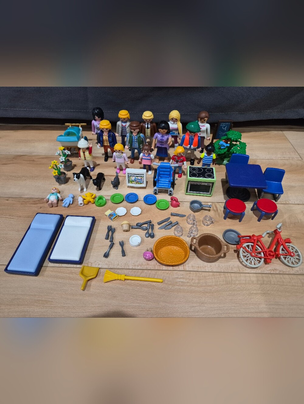 Playmobil house themed lot, people and accessories